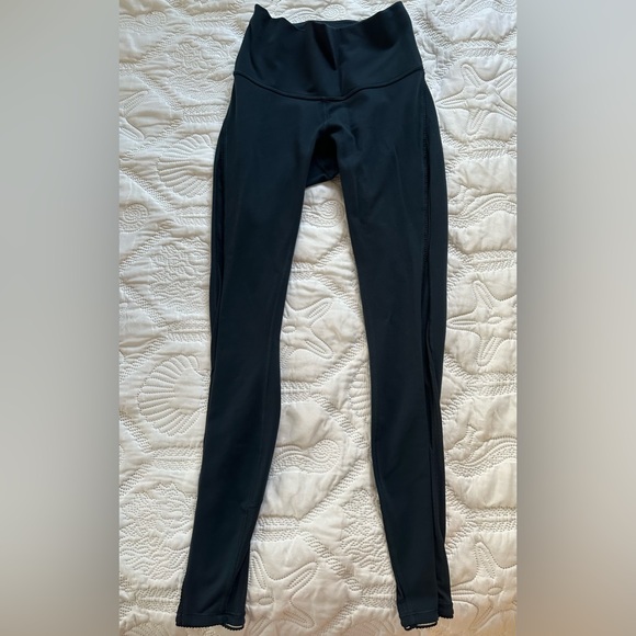 Lululemon women  Navy mesh ankle  Leggings size 4 - Picture 2 of 6